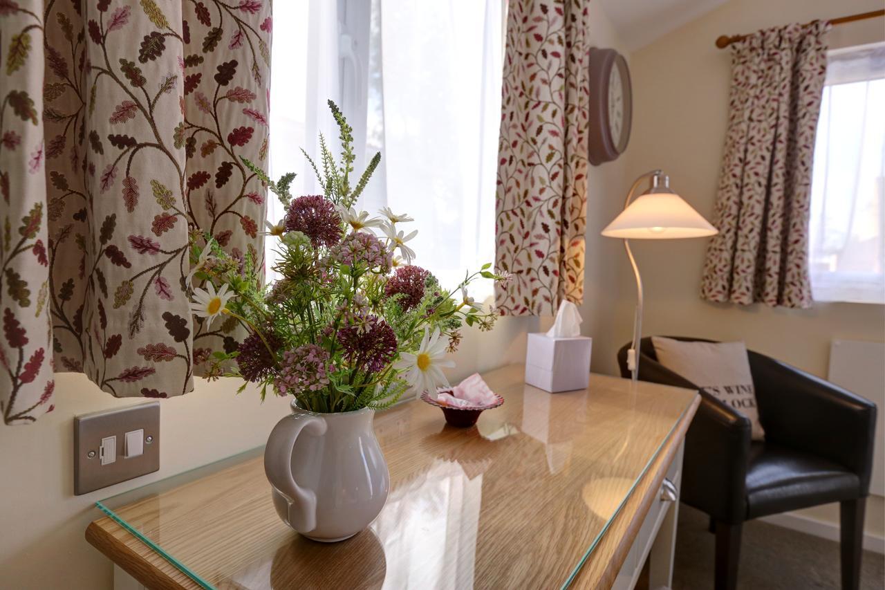 Manor Court Hotel Carnaby ภายนอก รูปภาพ